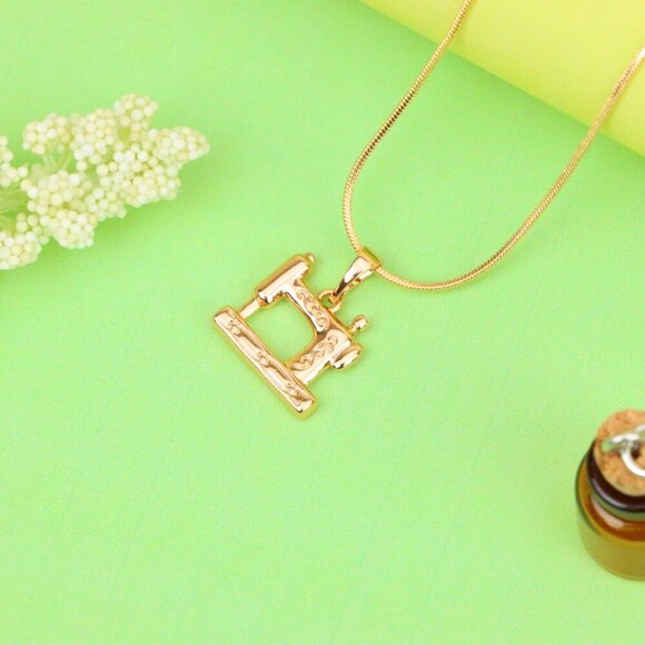 "Vintage Sewing Machine Rose Gold Pendant for Craft Lovers, XPPT1384 - Picture 4 of 13